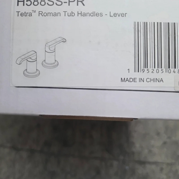 Brand New Delta Bathroom Combo Set